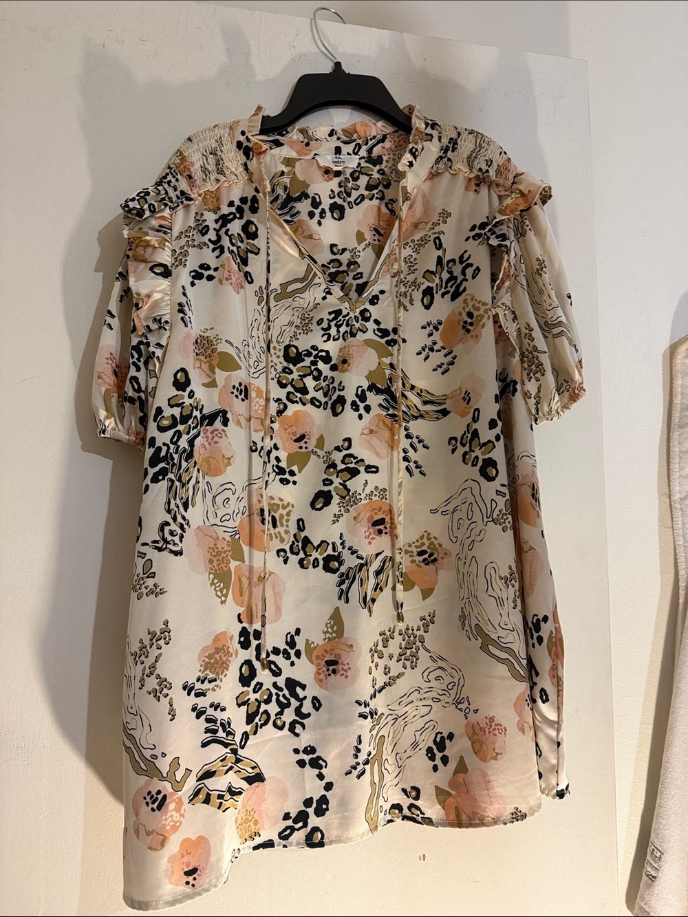 entro Cream Floral Leopard Print Blouse - Picture 9 of 9